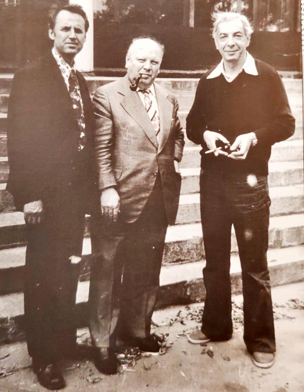 Директор филармонии Владимир Ларьков ( в центре) с композиторами Борисом  Терентьевым (слева) и Микаэлом Таривердиевым (справа). В 1977 году в Липецкой	 области впервые прошел фестиваль «Композиторы России – трудящимся Липецкой области»